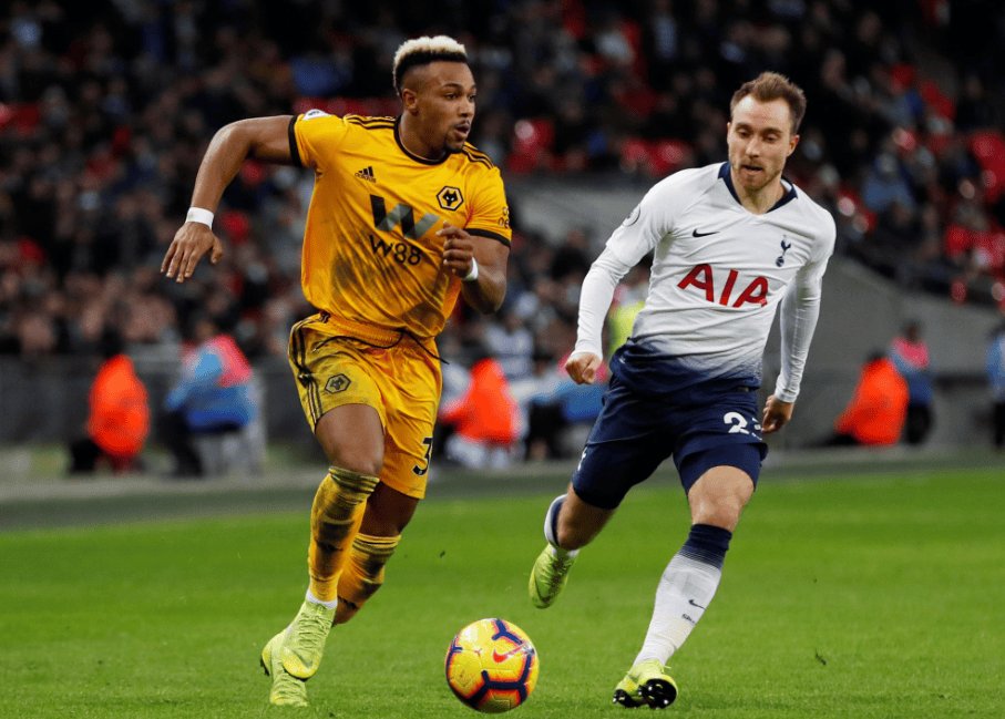 詹姆斯篮板抢断关键时刻锁定胜局（关键时刻，詹姆斯以篮板与抢断锁定胜局）