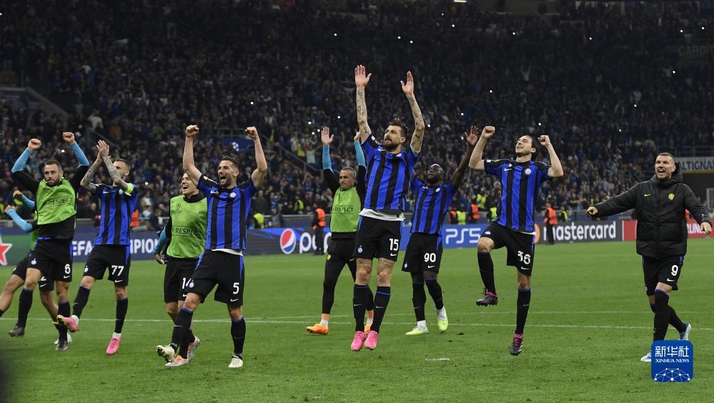 第二节发力！西亚卡姆半场11中5，得到12分7板2助2断（西亚卡姆次节爆发：半场11投5中，拿下12分7板2助2断）