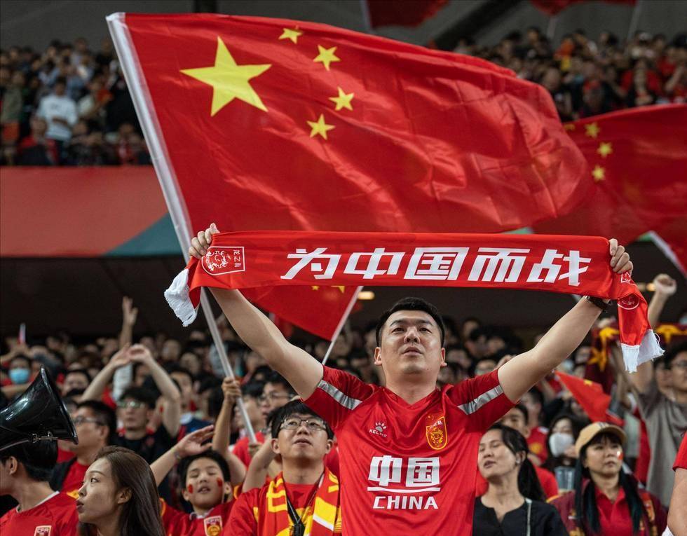 温家宝：球迷的呐喊让我们充满动力，场下我也会跟着他们唱歌