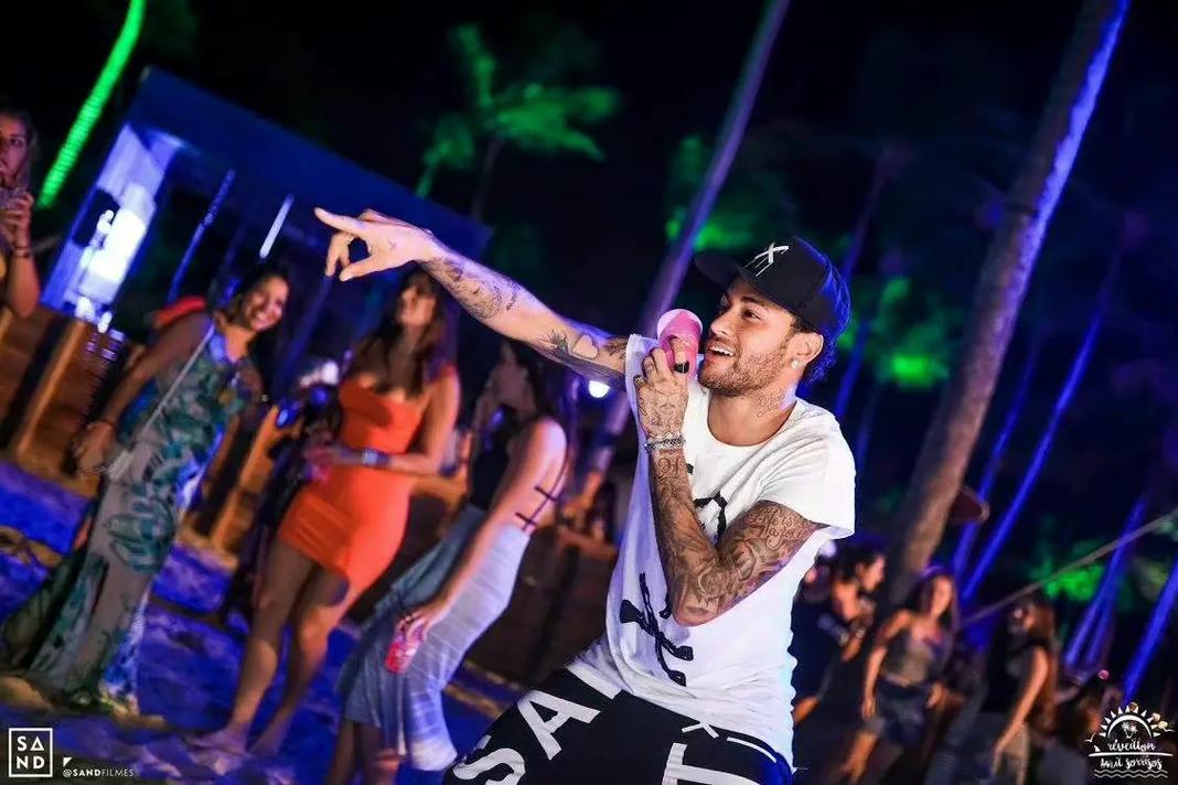 齐沃：利物浦能为重要比赛调整状态；萨拉赫？他是世界级球员（齐沃：利物浦能在关键战前找回状态；萨拉赫是世界级球员）