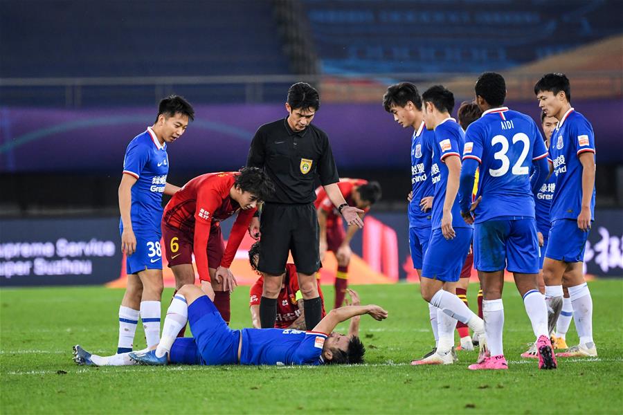 足球比赛的节奏掌控技巧（如何掌控足球比赛节奏）