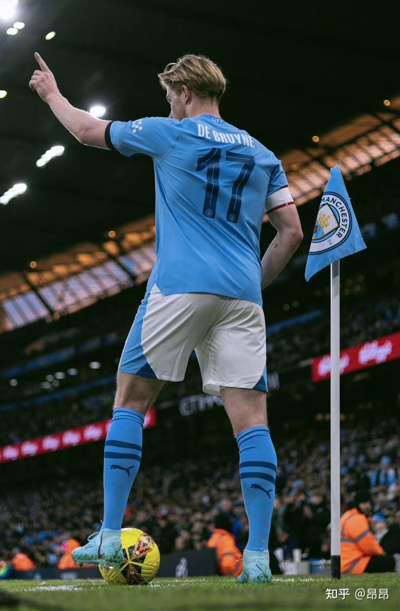 雄鹿猛攻内线拿下硬仗（雄鹿内线强攻，苦战告捷）