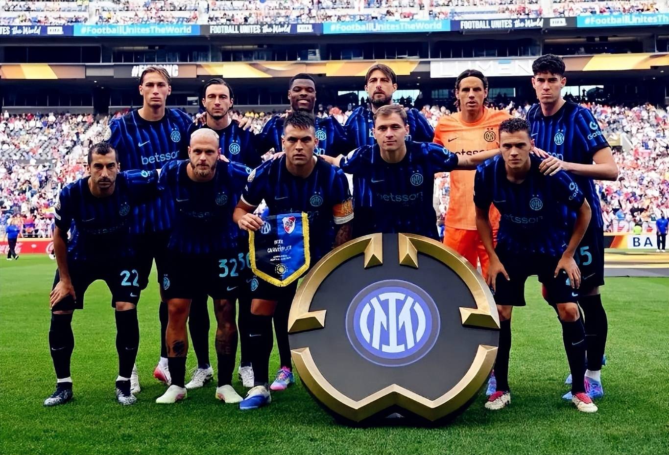 北京半场三分11中8，翟晓川&张才仁同砍11分（北京队半场三分11投8中，翟晓川与张才仁各得11分）