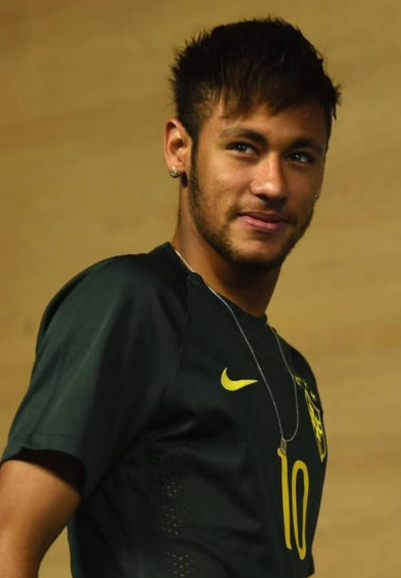 伤愈复出，阿方索-戴维斯时隔262天再度为拜仁出战（阿方索-戴维斯伤愈归队，阔别262天再披拜仁战袍）