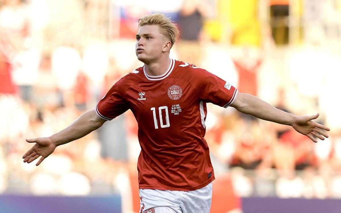 323胜仅次于阿拉贡内斯，西蒙尼成西甲赢球场次第二多的主帅（西蒙尼以323场胜利位居西甲主帅赢球场次第二，仅次于阿拉贡内斯）