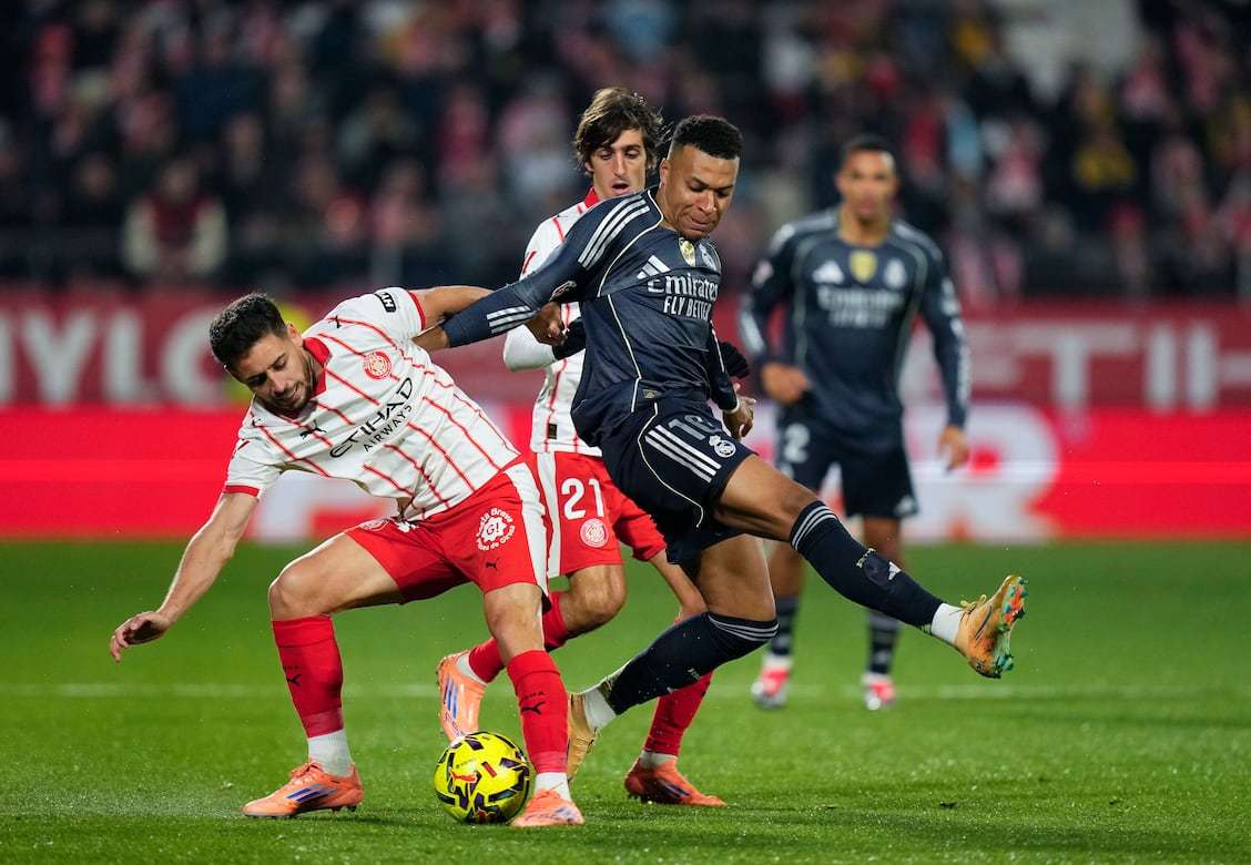 三分刚出手球迷就知道能进（三分一出手，球迷就知道要进了）