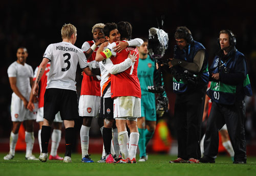 记者：若无意外费尔明周末将复出；德容正常训练但感冒还没好（记者称费尔明周末或迎复出，德容已随队合练但感冒未愈）