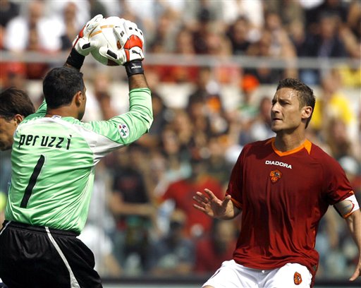 詹姆斯：亚当斯强的离谱，全队人加上教练组、安保才能卡住他