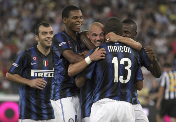 皇家马德里的阿诺德因伤缺阵两个月，防线危机如何应对？（阿诺德伤停两月，皇家马德里后防危机如何化解？）