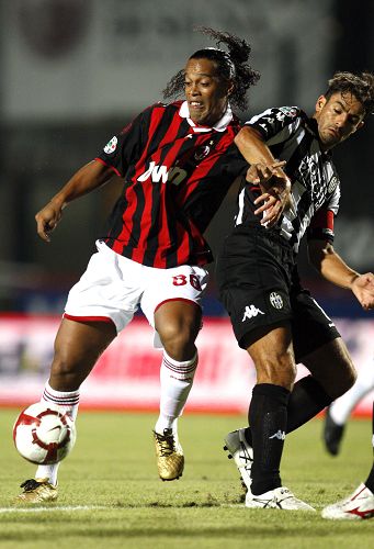 球星又一次成为夜空中最亮的星（球星再度成为夜空里最耀眼的光）