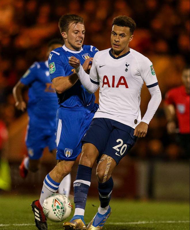 分差上双！桑普森跟进上篮得分并造成犯规 广厦一波8-0