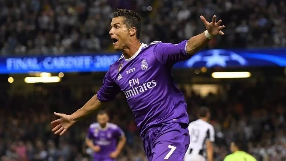 艾顿是湖人队史首位100%命中率0失误且砍两双的首发球员（艾顿成湖人队史首位先发，100%命中零失误豪取两双）