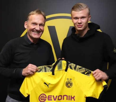 记者：恩昆库在冬窗的未来值得关注；米兰会和经纪人谈莱万（记者称：冬窗恩昆库动向成焦点，米兰将与莱万经纪人会谈）