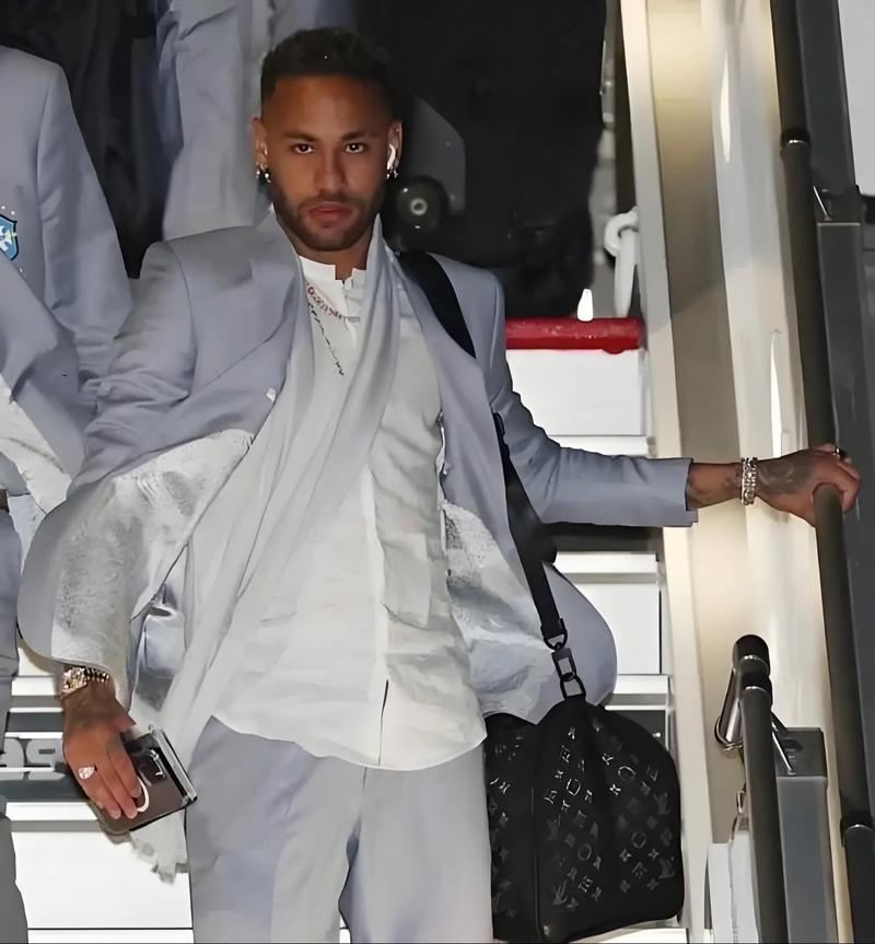 小蜘蛛：如果多进几球，终场阶段本可以踢得不那么惊险（小蜘蛛：若扩大比分，终场前就不会如此惊险）